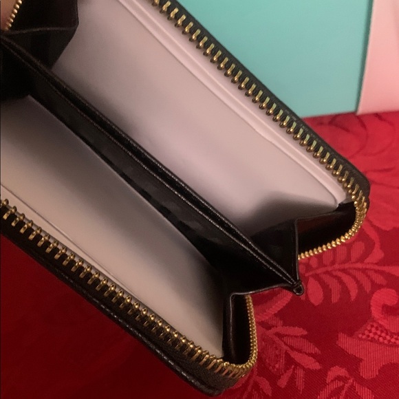 Victoria's Secret Black Textured Card Holder - Picture 4 of 4